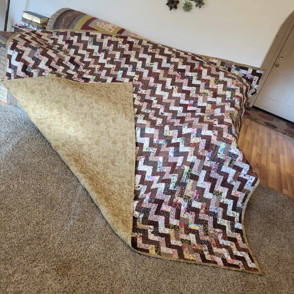Quilted Patchwork Blanket Comforter HomeMade "Dream Big" Brown-Tan 97.5' x 85.5' - Picture 5 of 10
